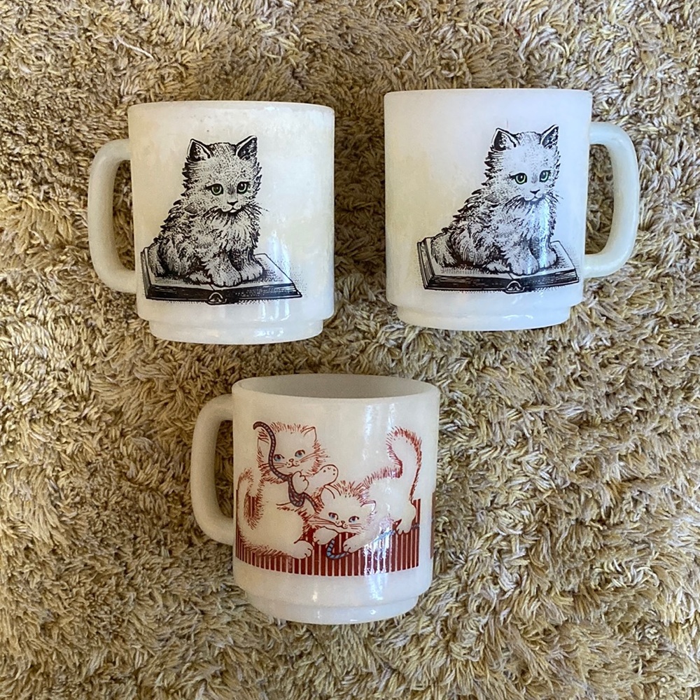 🐈 Vintage Glasbake Kitten Milk Glasses 🐈